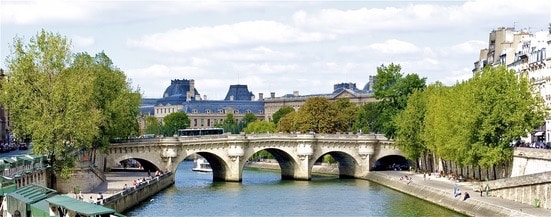 Paris ein romantischer Platz für einen Heiratsantrag 