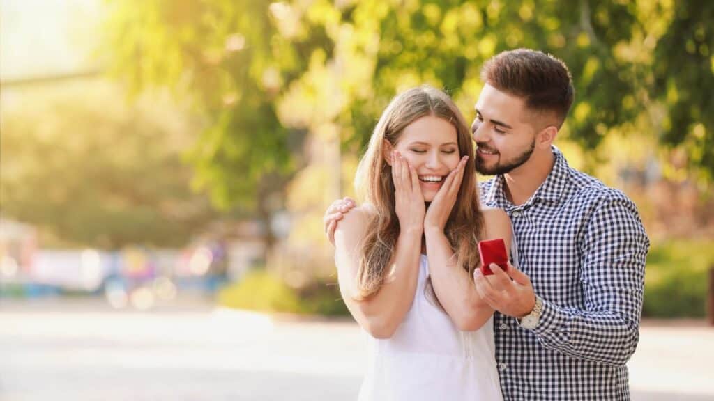 Heiratsantrag im Freien machen